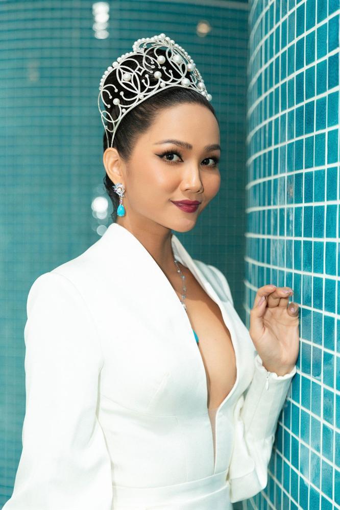 Hoa hậu đẹp tự nhiên nhất showbiz Việt HHen Niê bất ngờ vướng nghi án nâng ngực-7