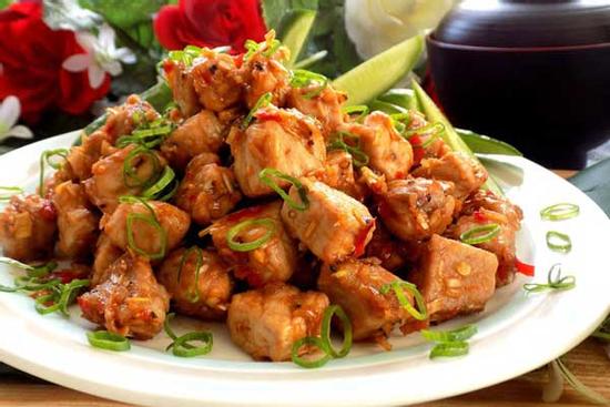 Thịt rim mắm ruốc sả ớt đậm đà đưa cơm