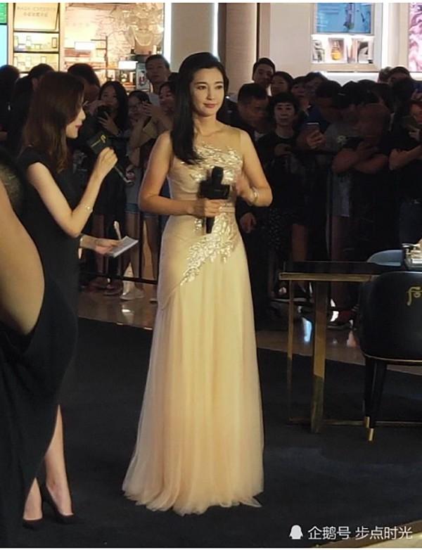 Chẳng cần photoshop, U50 Lý Băng Băng đẹp không góc chết qua loạt ảnh cam thường-3