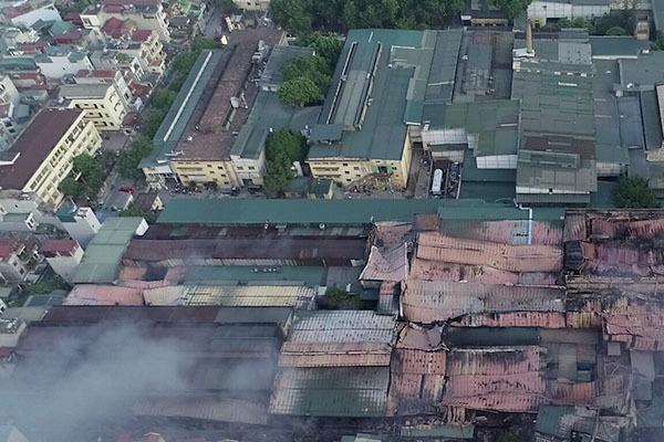 Đêm Trung thu 2 nhà ở Hà Nội cháy rừng rực, giải cứu 4 người-10