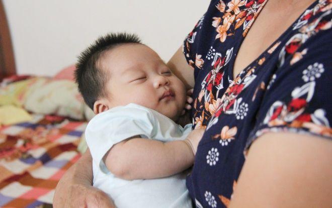 Bé gái mới 2 tháng tuổi vĩnh viễn mất mẹ sau thảm án Đan Phượng: Hơn 1 tuần nay con ngủ tốt, không khóc quấy như trước nữa-1
