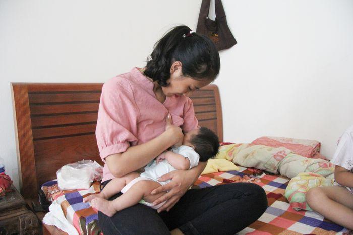 Bé gái mới 2 tháng tuổi vĩnh viễn mất mẹ sau thảm án Đan Phượng: Hơn 1 tuần nay con ngủ tốt, không khóc quấy như trước nữa-8