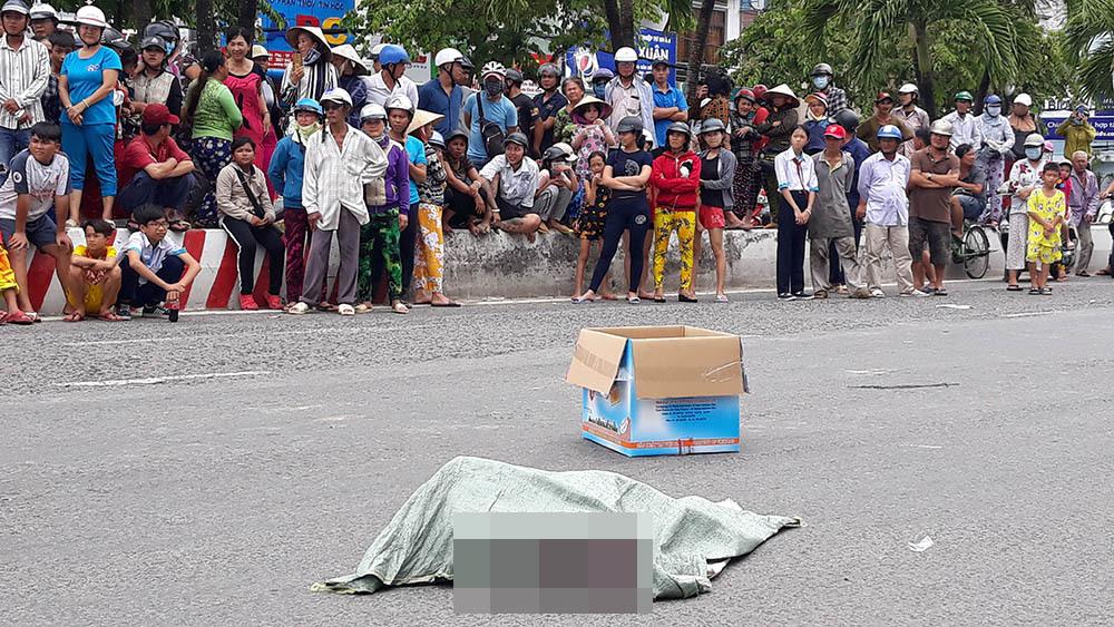 Người phụ nữ làm rơi bao tải chứa xác thai nhi xuống đường ở Kiên Giang-1