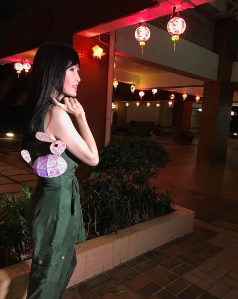 Châu Huệ Mẫn đăng ảnh chơi trung thu cùng chồng, chẳng ai biết người đẹp đã 52 tuổi!-2