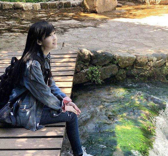 Châu Huệ Mẫn đăng ảnh chơi trung thu cùng chồng, chẳng ai biết người đẹp đã 52 tuổi!-9