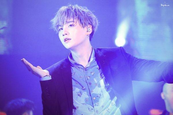 Tủ quần áo trông đơn giản nhưng giá chục nghìn đô của trưởng nhóm BTS-10