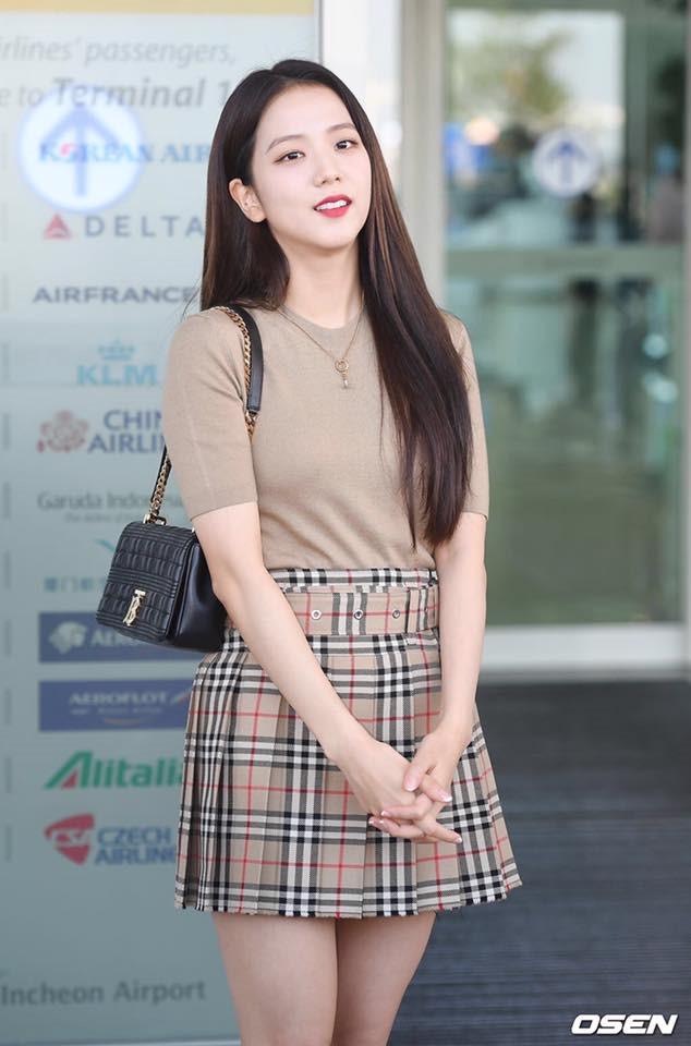 Jisoo BlackPink bị soi đôi chân gân guốc khi lên đường tham dự London Fashion Week 2019-8