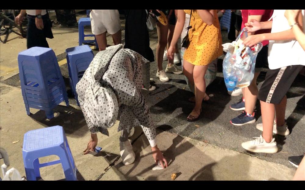 S.T Sơn Thạch diễn xong không về, rủ fans làm điều ý nghĩa đêm rằm tháng 8-3