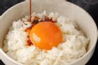 Trứng sống trộn cơm nhanh gọn như bữa ăn của người Nhật