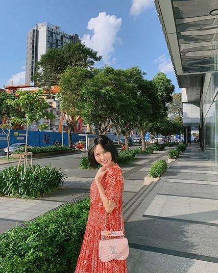 Diệu Nhi: "Dạo này mình thấy mình yêu đời lắm, tuổi càng nhiều mình càng vui vẻ yêu đời. Hãy luôn suy nghĩ tích cực nhé cả nhà, sẽ thấy cuộc đời đẹp xinh lắm".