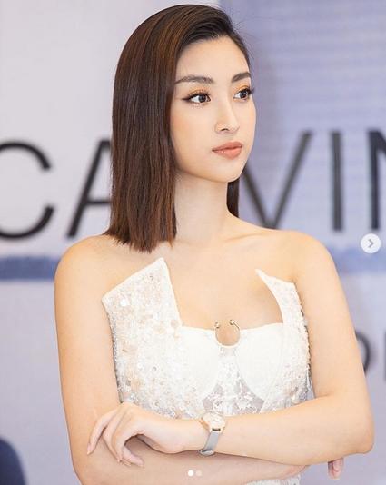 Hoa hậu Đỗ Mỹ Linh tiết lộ: "Ít khi chụp góc bên này".