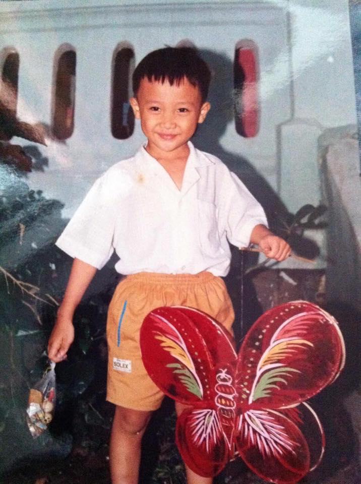 Trấn Thành bật mí hình ảnh xưa cũ lưu niệm về Trung thu: "Tết trung thu của Xìn ngày xưa nè. Cũng có lồng đèn, con bướm xinh. Cả một trời thanh xuân ai còn nhớ?".