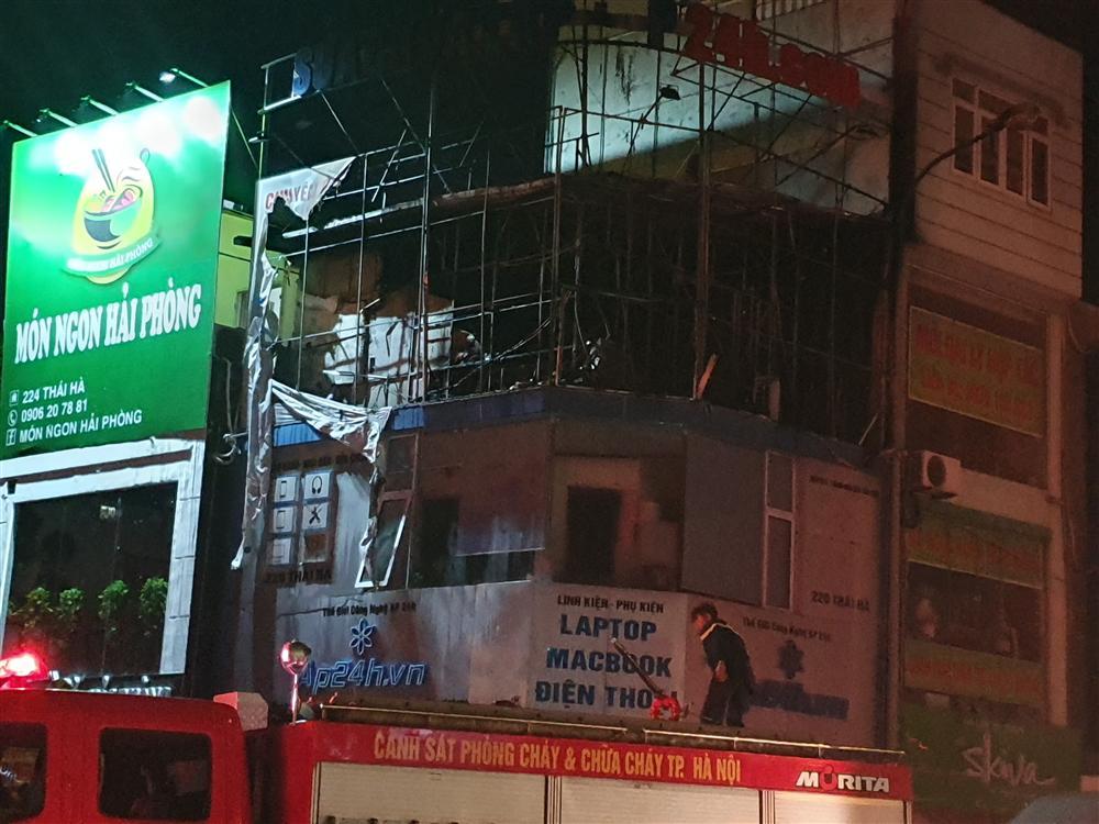 Đêm Trung thu 2 nhà ở Hà Nội cháy rừng rực, giải cứu 4 người-8