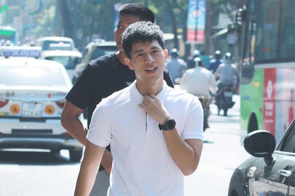 Dân mạng gọi tên Đình Trọng khi cầu thủ Indonesia ôm eo Bùi Tiến Dũng-3