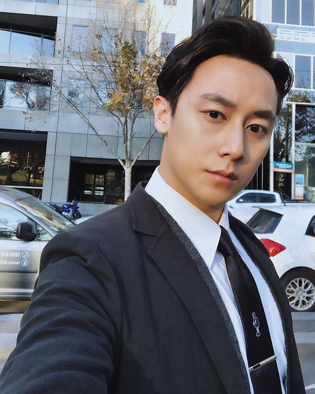 Rocker Nguyễn phản ứng khó chịu trước tin hẹn hò Hoàng Thùy-1