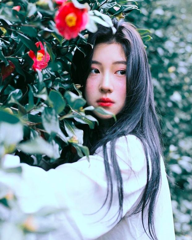 Sau 12 năm, nữ ca sĩ Baek Yerin quyết định chấm dứt hợp đồng với công ty quản lý JYP Entertainment. Được biết cô sẽ lập 1 công ty riêng để tiếp tục theo đuổi đam mê ca hát.