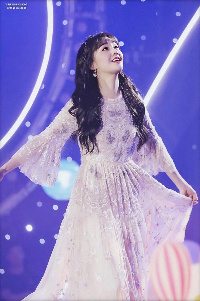 Angelababy và các mỹ nhân Hoa ngữ bị chê mặc xấu vì quá gầy-1