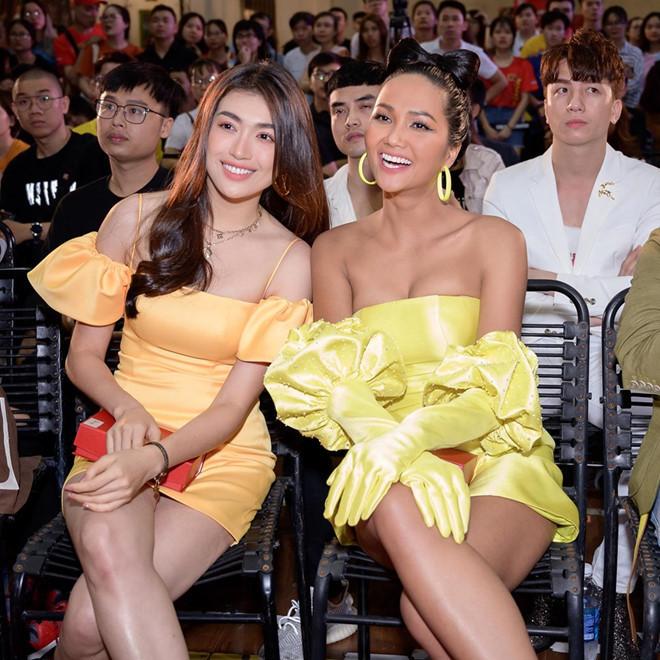 Dàn hoa hậu đối diện tin đồn nâng ngực - người thừa nhận, kẻ úp mở-3