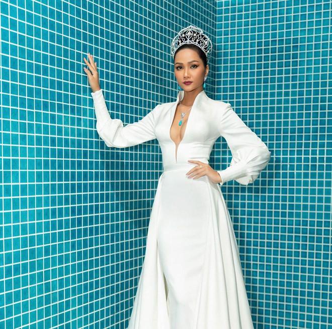 Dàn hoa hậu đối diện tin đồn nâng ngực - người thừa nhận, kẻ úp mở-4