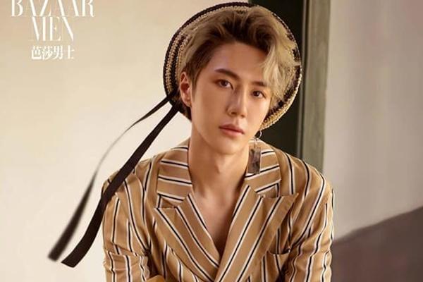 Vương Nhất Bác thích nhuộm màu nổi, đẹp trai với mọi kiểu tóc-13