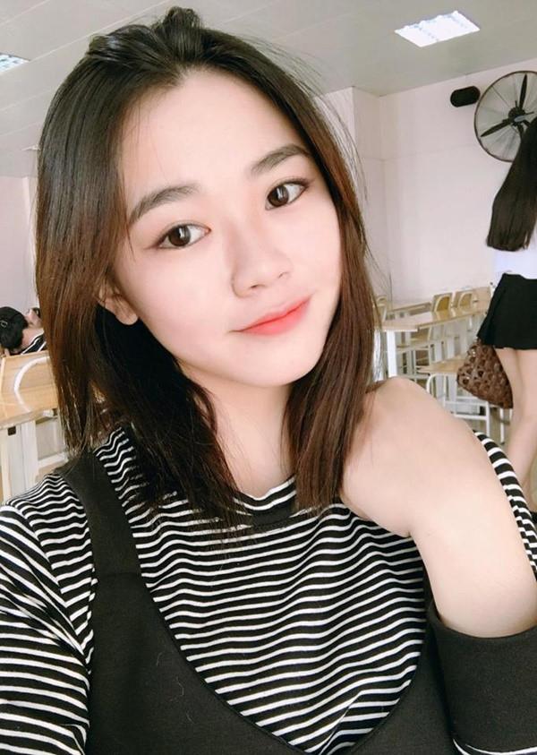 Hội bạn gái cầu thủ giỏi kiếm tiền nhờ kinh doanh khi còn rất trẻ-12