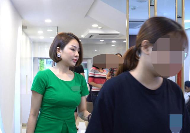 Vừa để lộ ngoại hình mũm mĩm, da mặt sần sùi, hot girl Trâm Anh lại bị soi bàn tay nổi gân đáng sợ-2