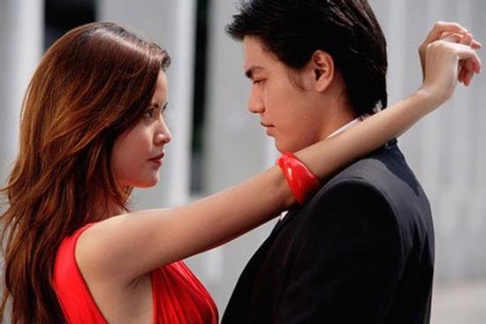 Sau 3 ngày dạm ngõ, chú rể toát mồ hôi đi đánh ghen trong nhà nghỉ