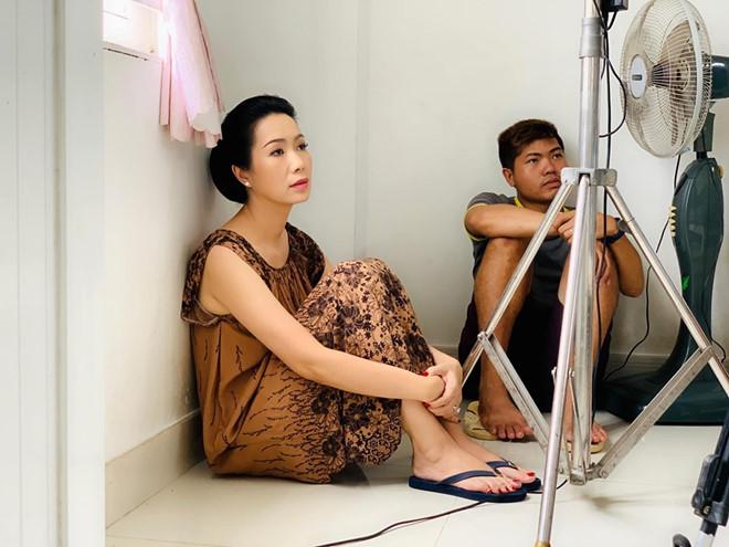 Ảnh bình dị ở hậu trường của Hoài Linh, Trường Giang và nhiều nghệ sĩ-6