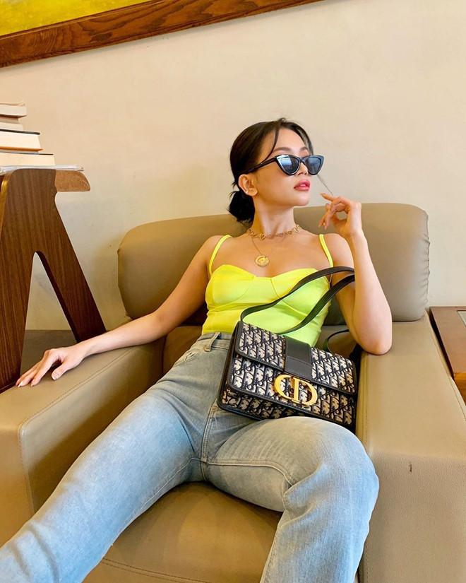 Sĩ Thanh - sự nghiệp mờ nhạt, tai tiếng mặc phản cảm và dùng hàng nhái-9