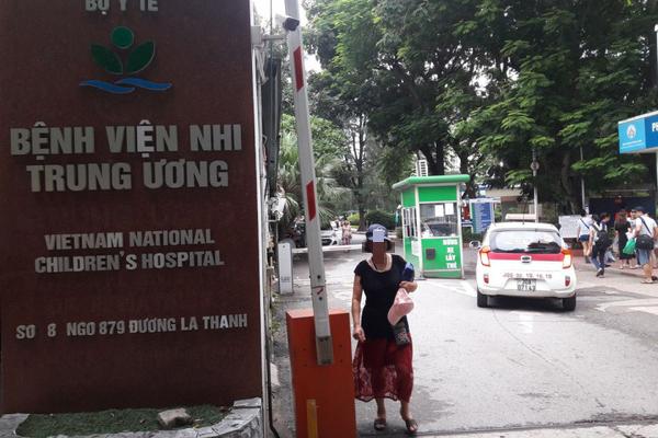 Bé trai 3 tuổi ở Bắc Ninh bị bỏ quên 9 tiếng trên xe đưa đón-1