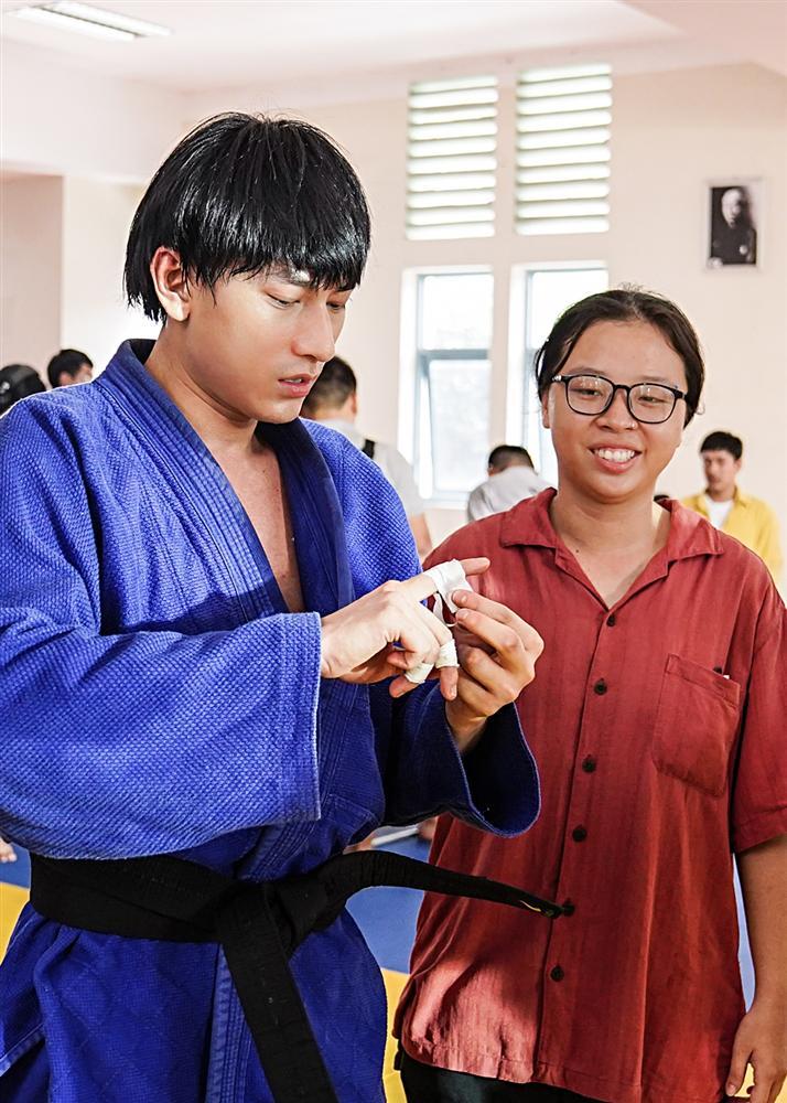 Quá nhập vai vận động viên Judo, Isaac khiến đoàn phim khiếp sợ vì gặp ai cũng muốn vật-5