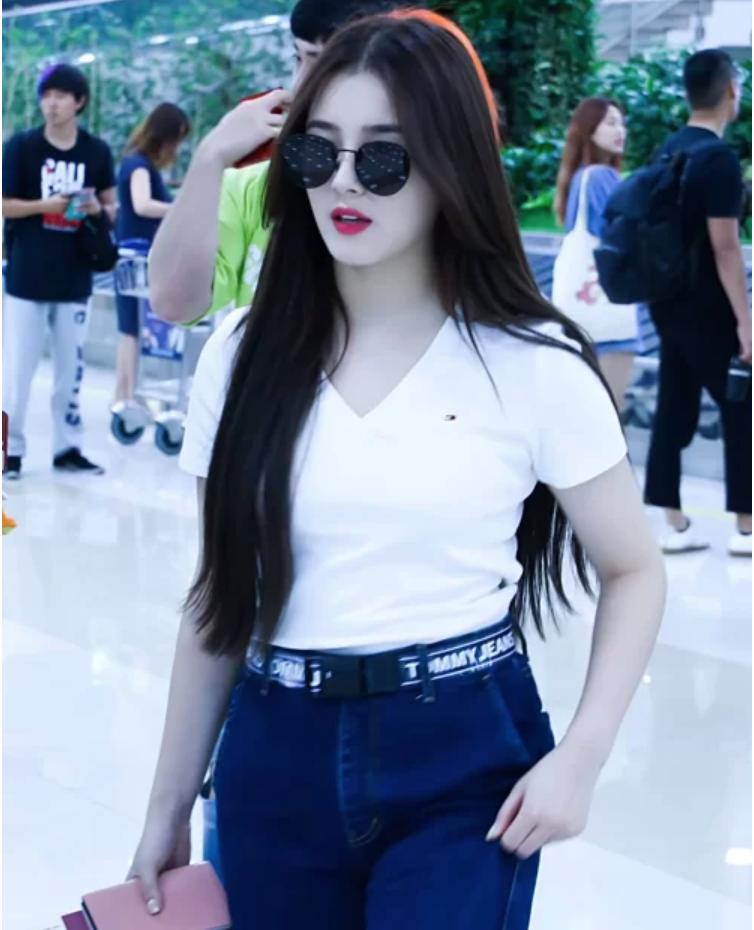 Nancy nhiều lần tự phá dáng với đồ cạp cao-1