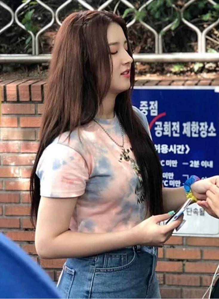 Nancy nhiều lần tự phá dáng với đồ cạp cao-5