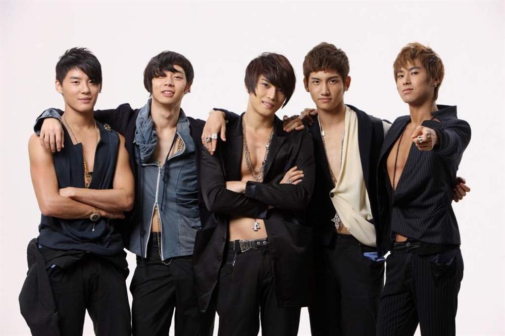 Fan Kpop tranh cãi nảy lửa khi Top 5 nhóm nam có fandom siêu to khổng lồ vắng mặt Big Bang-5