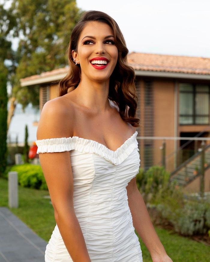 Nhan sắc cổ điển rực rỡ tựa đóa hồng nhung của Hoa hậu Hoàn vũ 2016 - Iris Mittenaere (Pháp).