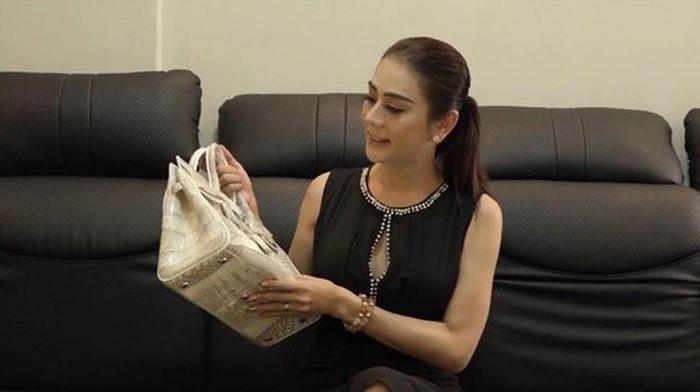 Angela Phương Trinh và loạt sao vướng ồn ào sử dụng hàng nhái-6