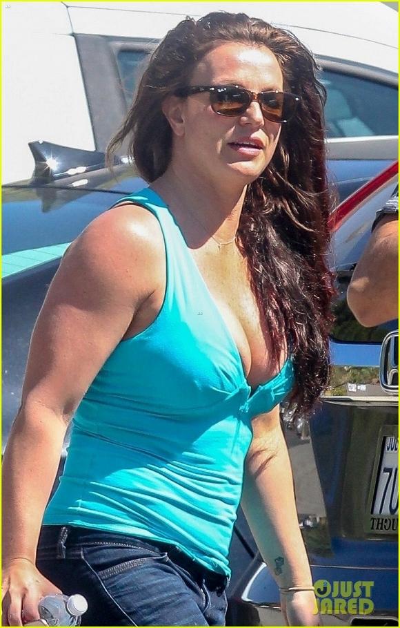 Britney Spears lộ vẻ mặt mệt mỏi, kém sắc cùng thân hình sồ sề sau loạt ảnh long lanh trên mạng xã hội-2