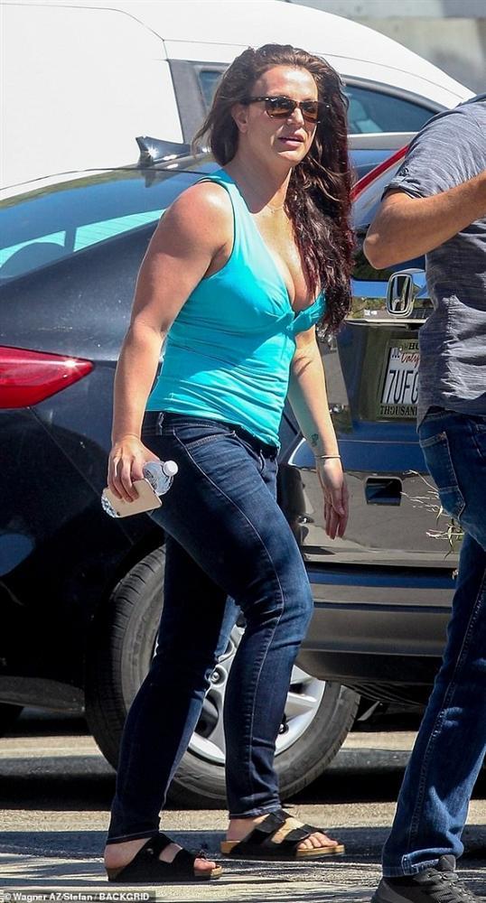 Britney Spears lộ vẻ mặt mệt mỏi, kém sắc cùng thân hình sồ sề sau loạt ảnh long lanh trên mạng xã hội-5