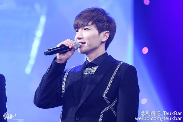 Lee Teuk (Super Junior): Là người lãnh đạo của nhóm nhạc hàng đầu Kpop – Super Junior, Lee Teuk đã đạt được thành công to lớn trên thị trường âm nhạc trong nước cũng như quốc tế. Không chỉ nổi tiếng trong âm nhạc, nam idol sinh năm 1983 còn ghi dấu ấn trong các lĩnh vực giải trí khác như diễn viên, MC...