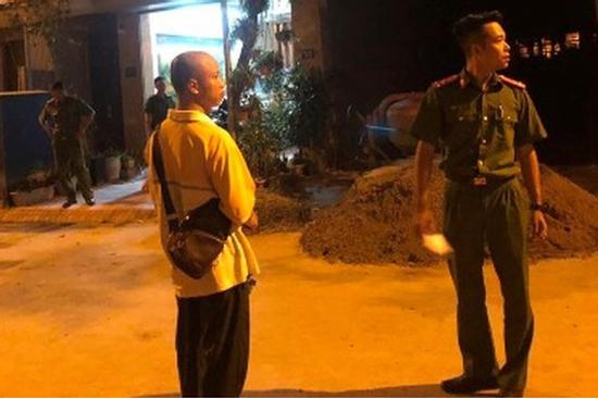 Hà Nội: Lại có án mạng kinh hoàng, chồng đâm chết vợ trong bữa cơm tối chỉ vì con xin tiền bố mẹ