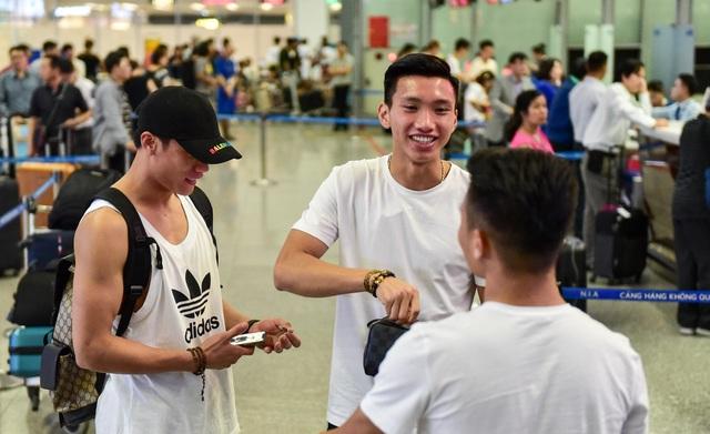 Rơm rớm nước mắt vì phải xa Văn Hậu nhưng lời nhắn sặc mùi cà khịa của Bùi Tiến Dũng làm fan thích thú-3