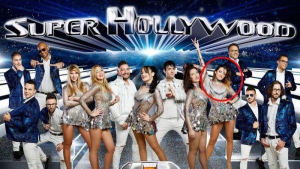 Đẹp thì có đẹp nhưng pháo sáng sân khấu khiến nhiều nghệ sĩ gặp tai nạn từ dở khóc dở cười cho tới nguy hiểm!-6