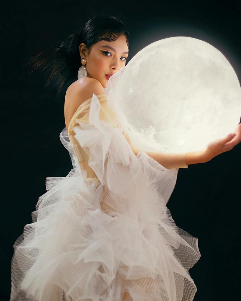 Lại thêm 2 mỹ nhân đụng hàng váy bông tắm với Hương Giang, bất ngờ là Sam tỏa sáng vượt bậc-6