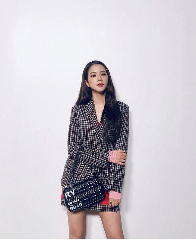 Ra mà xem nữ thần Jisoo Black Pink xinh ngất ngây tại show Burberry-8