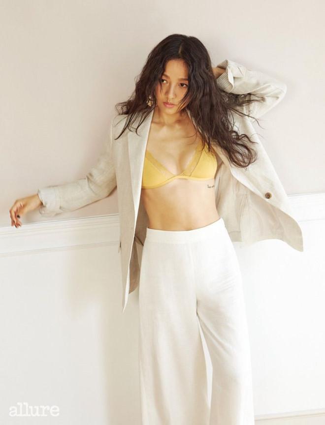 Lee Hyori lần đầu nói về sự cố suýt tuột áo trên truyền hình-3