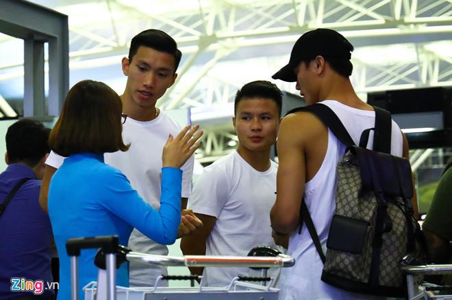 Văn Hậu vừa sang Hà Lan, Bùi Tiến Dũng đã đăng tuyển bạn cùng phòng-4