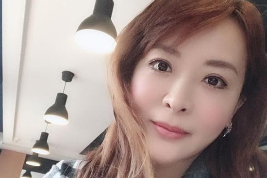 Cuộc sống bình lặng của nữ diễn viên ly hôn vì chồng ngoại tình với mẹ ruột