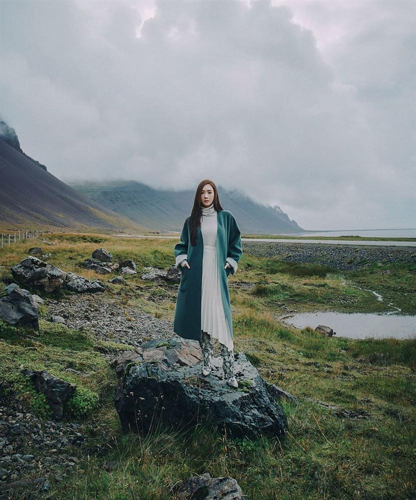 Liên tiếp mặc xấu ở sự kiện, Jessica lấy lại phong độ trong bộ ảnh mới đẹp long lanh-6