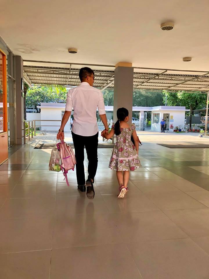 Mắc mưu con gái, Thủy Tiên ngậm ngùi than: 6 tuổi làm vậy ai làm lại con-3