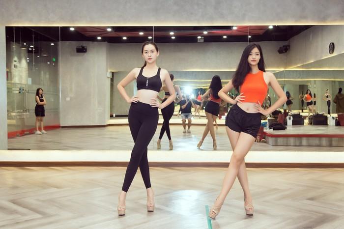 Á hậu Kiều Loan, Tường San khoe hình thể nóng bỏng, sải bước kiêu kỳ khi luyện tập catwalk-1